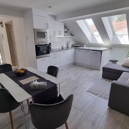 Becsi Kapu Apartman Apartment Vac Ngoại thất bức ảnh