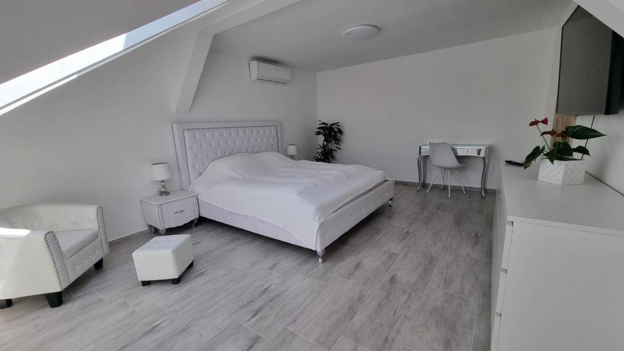 Becsi Kapu Apartman Apartment Vac Ngoại thất bức ảnh