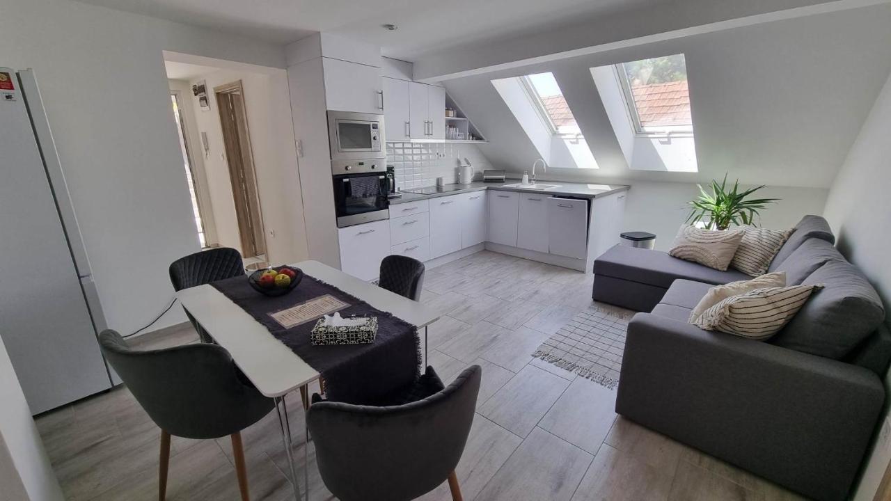 Becsi Kapu Apartman Apartment Vac Ngoại thất bức ảnh